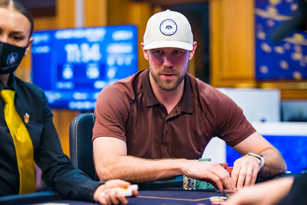 Seth Davies polemiza sobre horários dos torneios de poker: “ninguém gosta disso”