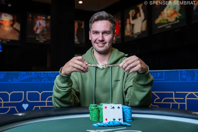No apagar das luzes, Mitchell Hynam leva o último bracelete da WSOP 2025