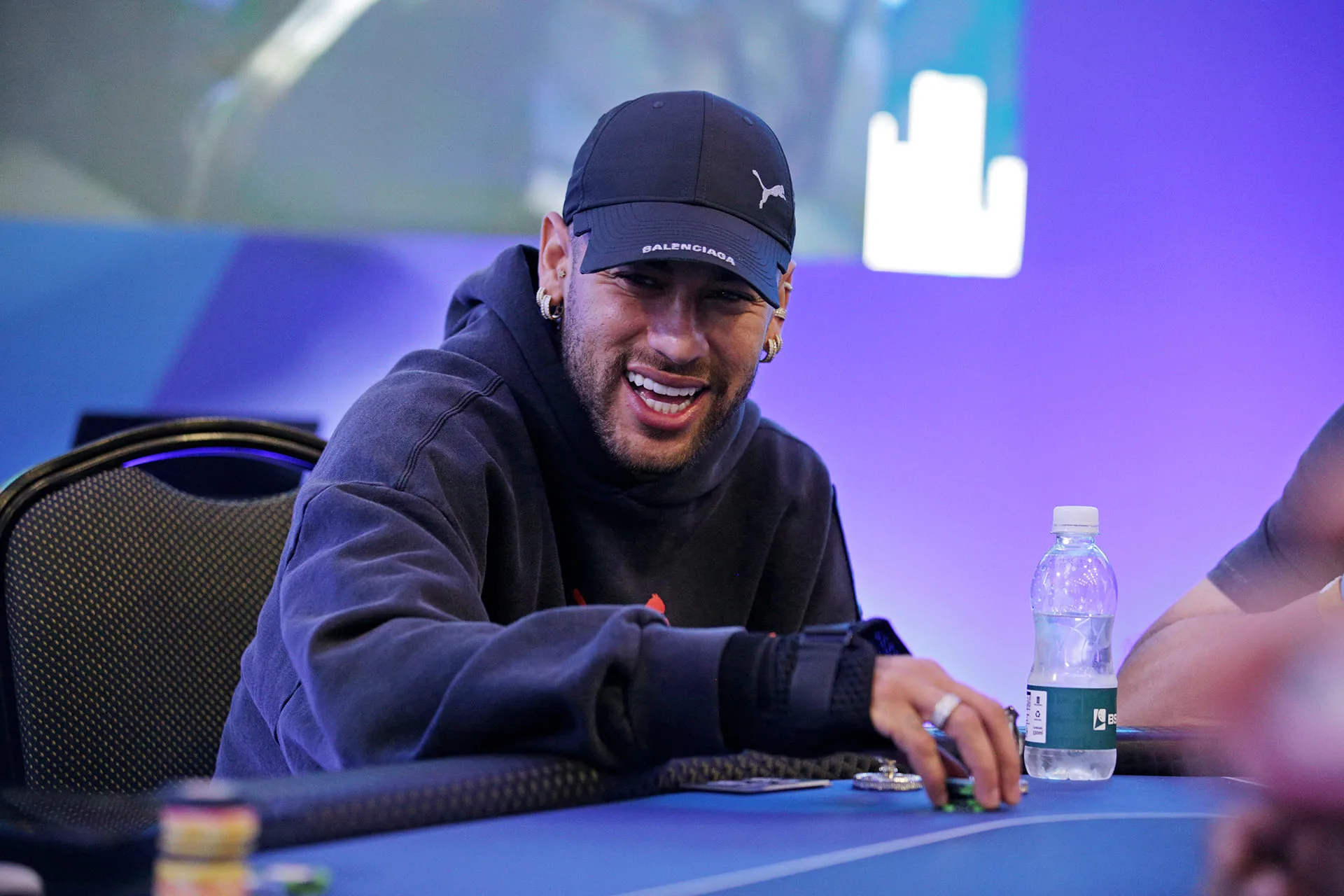 All-in no escuro e foto com cachorro; saiba como foi o dia de Neymar no BSOP Winter Millions