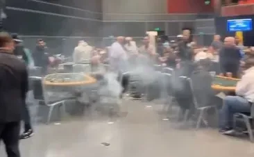 Salão de poker ‘on fire’ nos Estados Unidos; confira vídeo da explosão de um celular