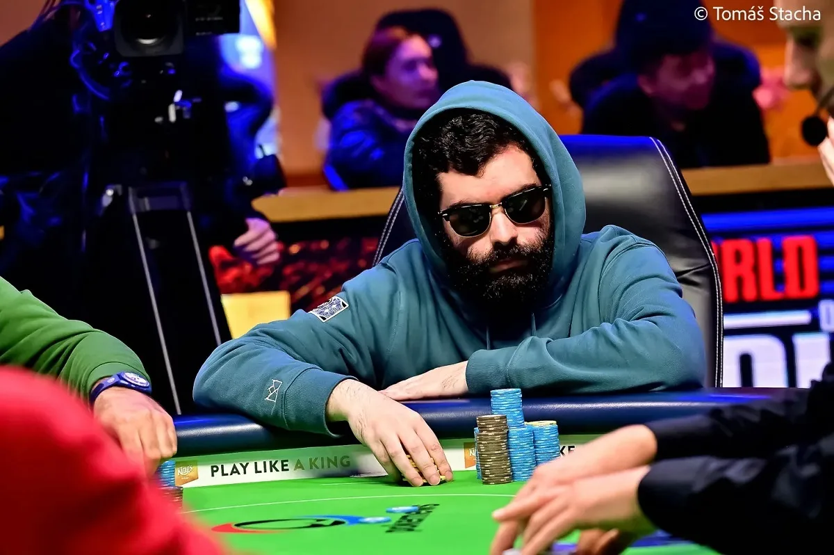 Murilo Garcia é o chip leader da mesa final do Main Event da WSOP Europa; campeão leva € 1,1 mi