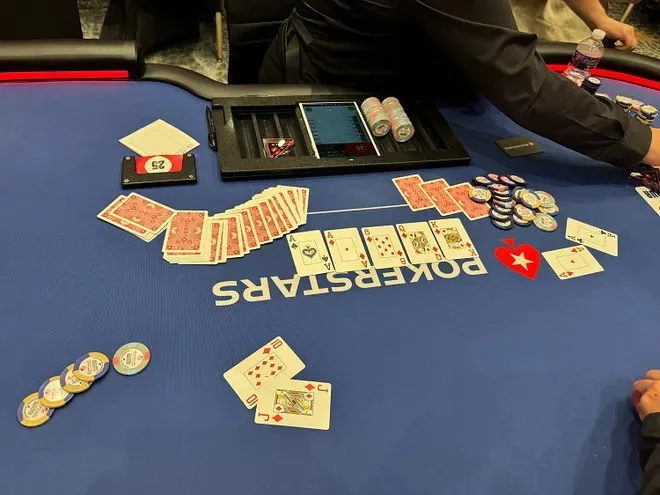 Baralho não estava para brincadeiras no dia 1B do Main Event NAPT em Las Vegas