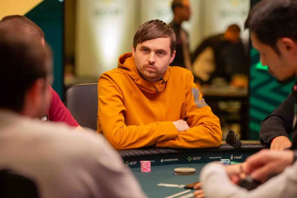 Martin Kabrhel lidera pelotão no dia 1 do torneio mais caro já realizado no Brasil