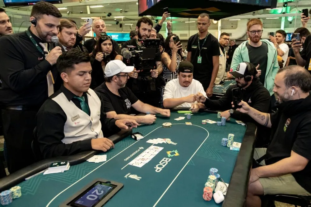 Jonathan Oliveira fica com a ingrata posição de bolha no Main Event do BSOP Millions