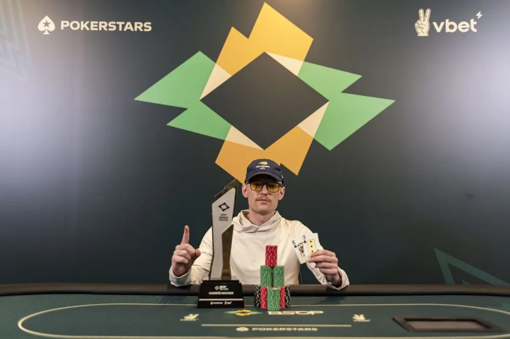 Vladas Tamasauskas é o campeão 50K One Day em pódio que teve André Akkari