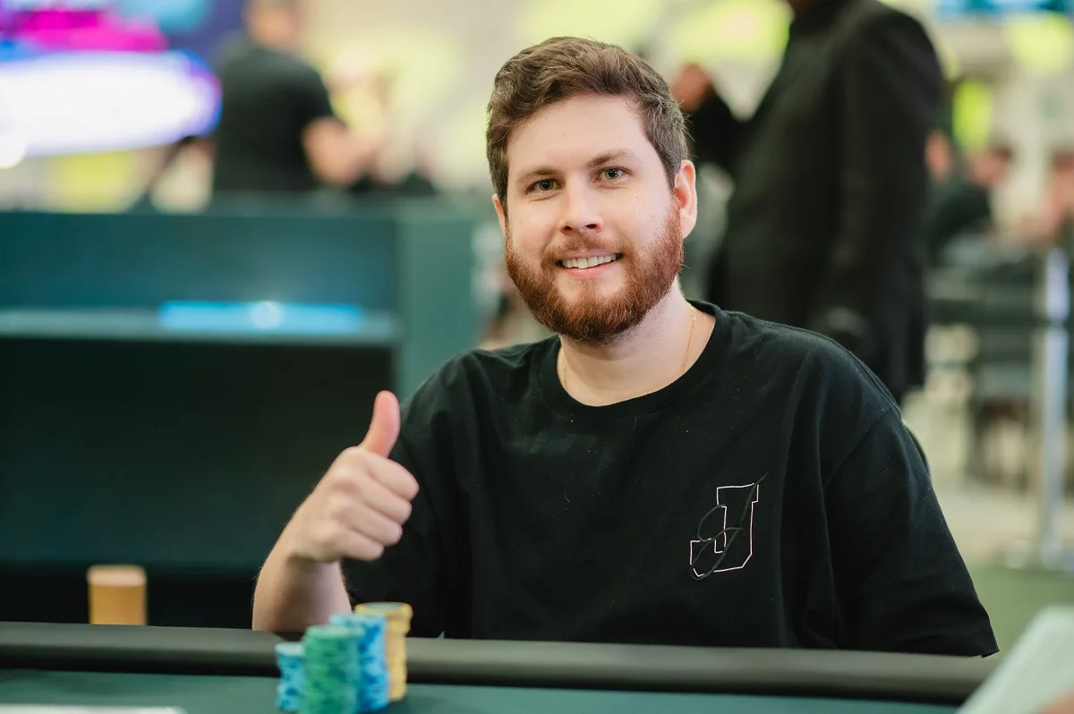 João Valli lidera 25 sobreviventes no BSOP Championship; campeão levará R$ 1 mi