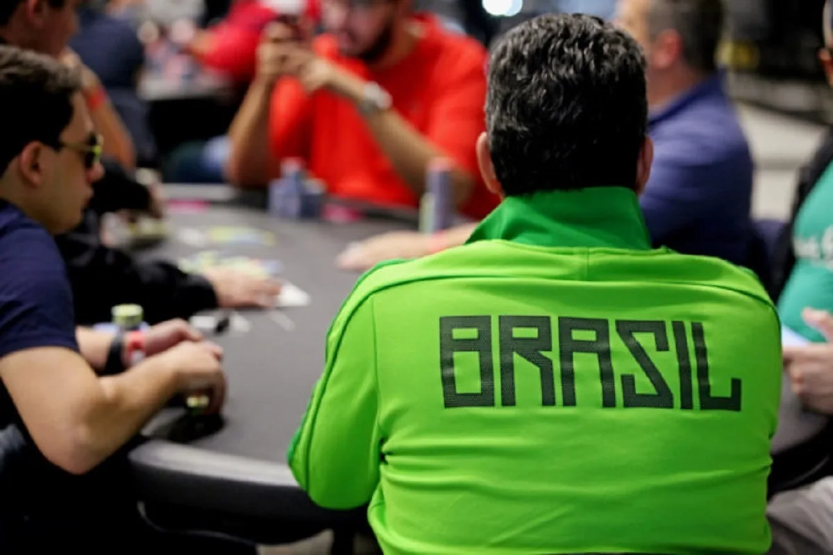 SCOOP: Brasileiro forra seis dígitos no heads-up do Sunday Million