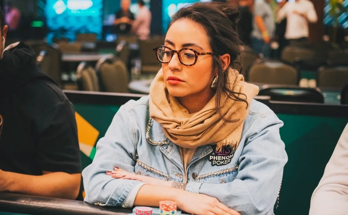 Carla Reginato forra no PokerStars com título do Mini Bounty Builder HR