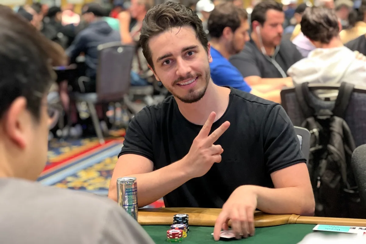 Felipe Ketzer está na FT do Main Event da Triton Jeju; campeão levará US$ 3,7 mi