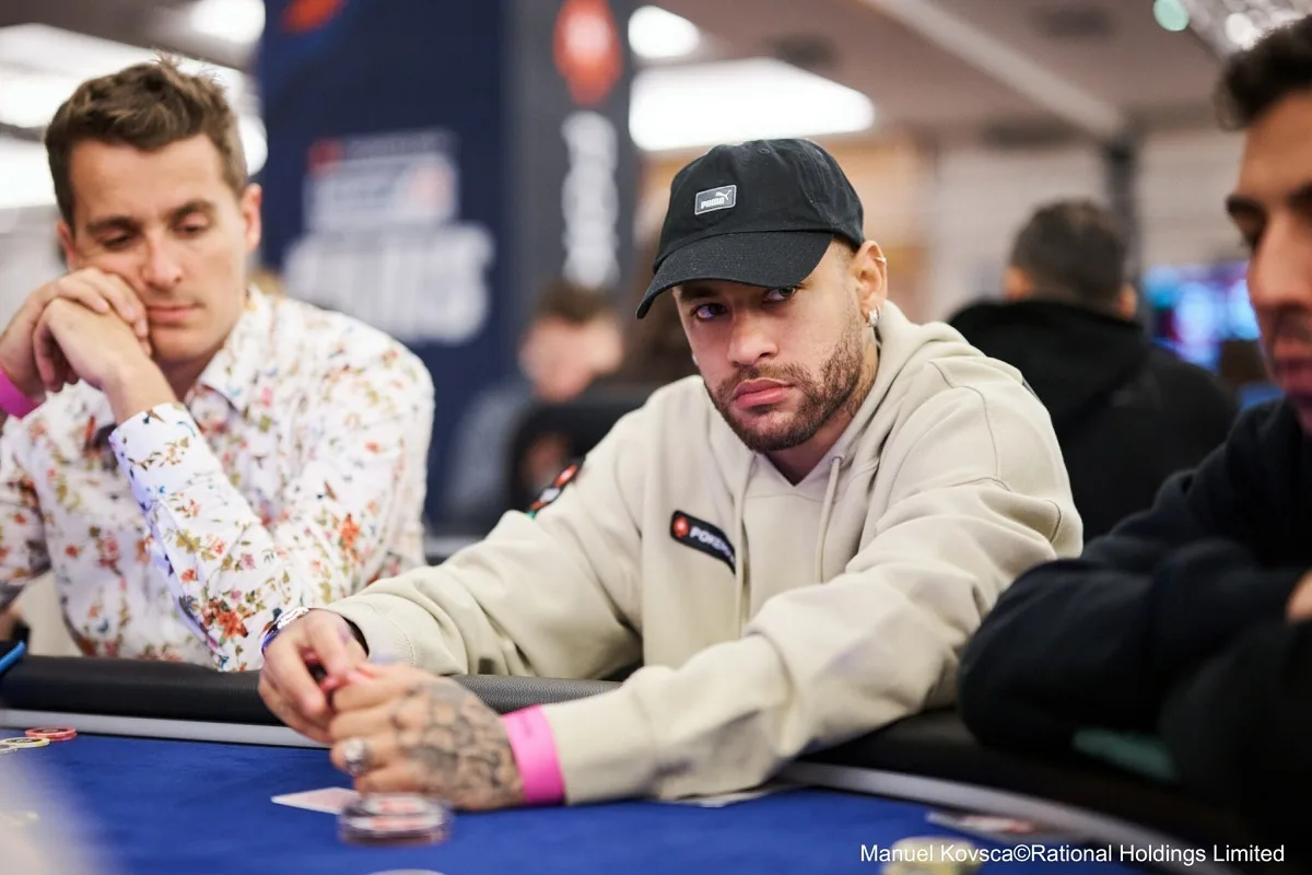 Neymar sobe ao pódio do Main Event 2nd Chance High do SCOOP