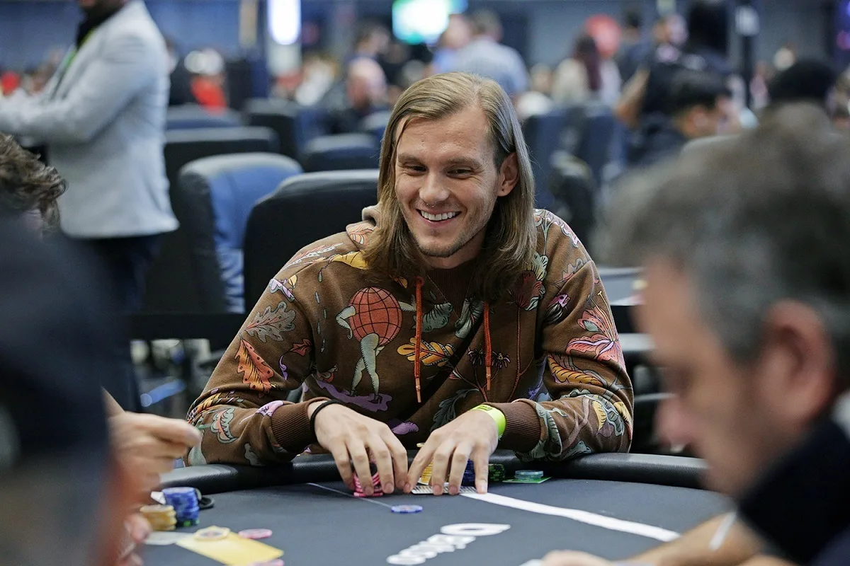 Alisson Piekazewicz faz heads-up em torneio de US$ 5.200 da Anniversary Series