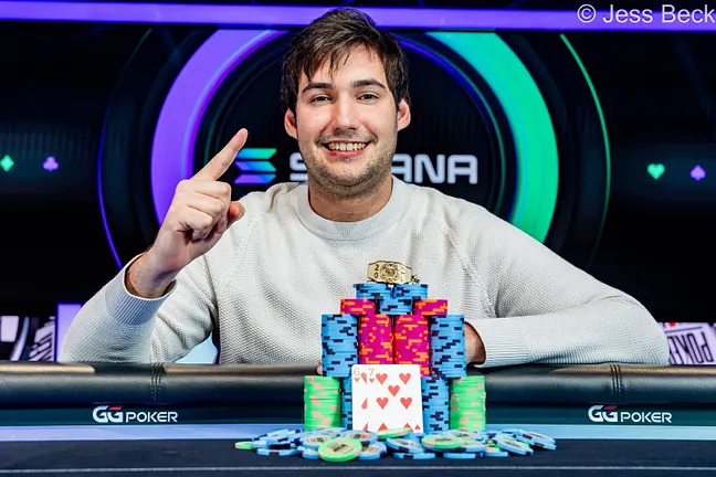 Alex Anton supera mesa final com jogadores experientes e fatura bracelete na WSOP