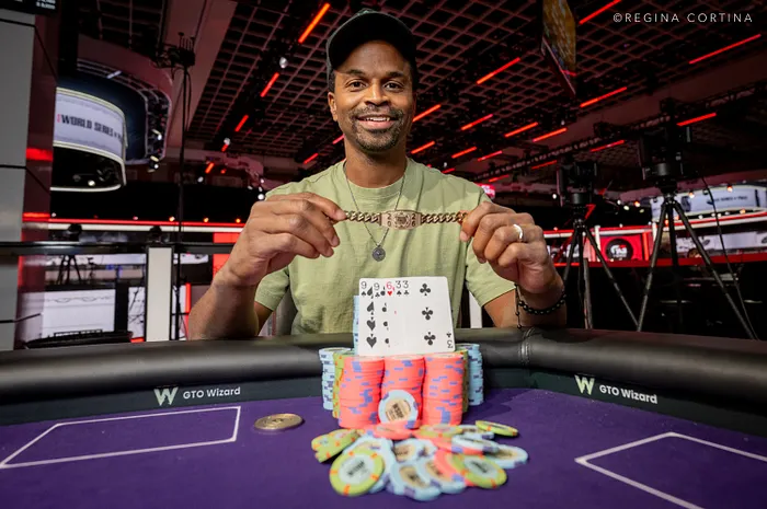 Christopher Alcindor encara batalha na mesa final e ganha um bracelete na WSOP