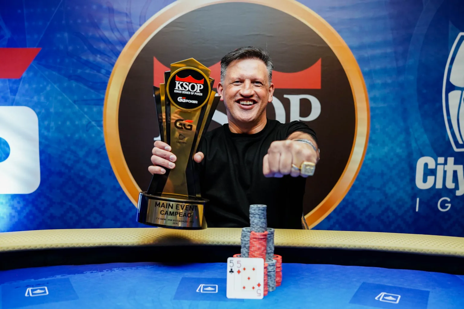 Eduardo Gravronski coloca o Brasil no topo do pódio no Main Event do KSOP Iguazú