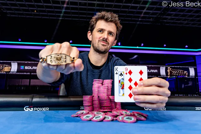 Matthew Moss vence o primeiro grande torneio ao vivo e leva um bracelete da WSOP