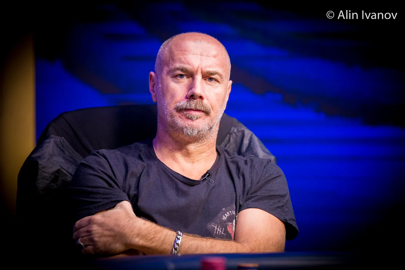 Seleção que disputa a Copa do Mundo tem técnico que já foi jogador de poker