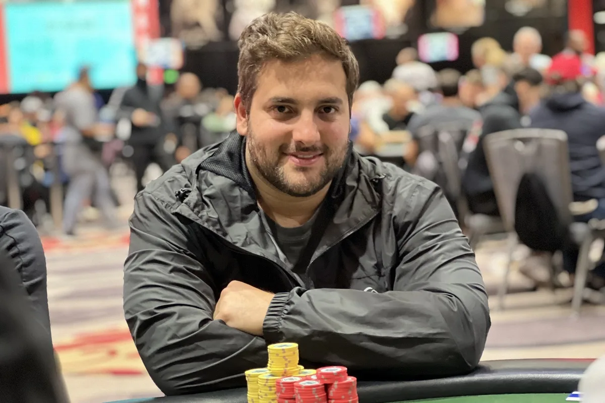 João Simão lidera trio brasileiro classificado no Dia 1B do GGMillion$ da WSOP