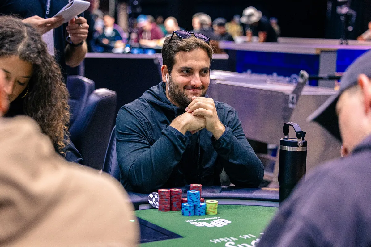 João Simão está no Dia 3 do 25K High Roller PLO da WSOP