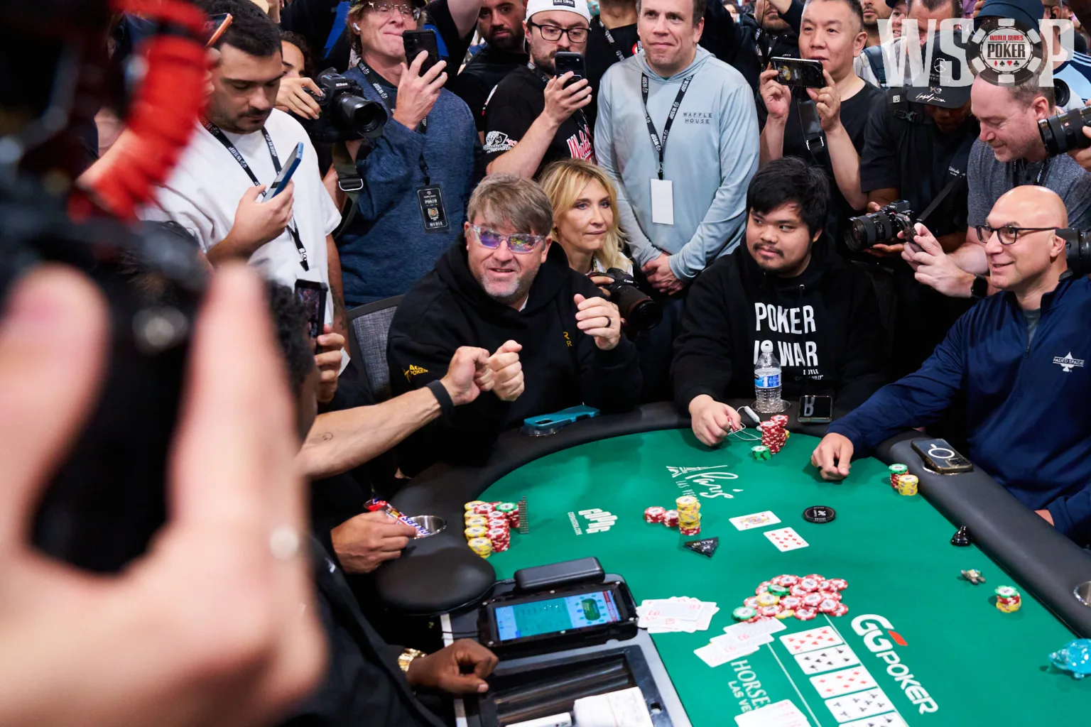 WSOP Main Event: Bolha estoura com eliminação tripla envolvendo Chris Moneymaker