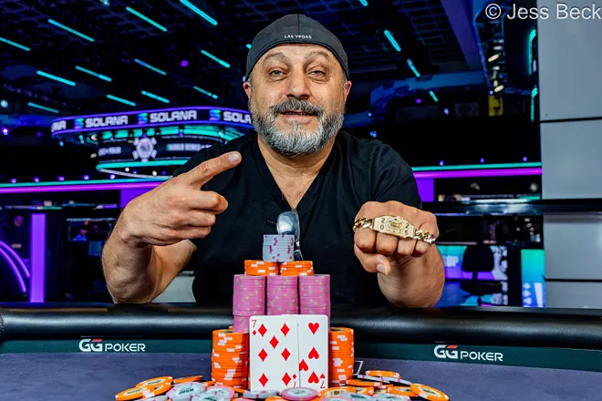 Johnny Oshana supera torneio gigantesco e conquista bracelete na WSOP