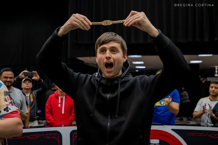 Martin Kabrhel disputa 3 torneios simultâneas na WSOP e fatura sexto bracelete