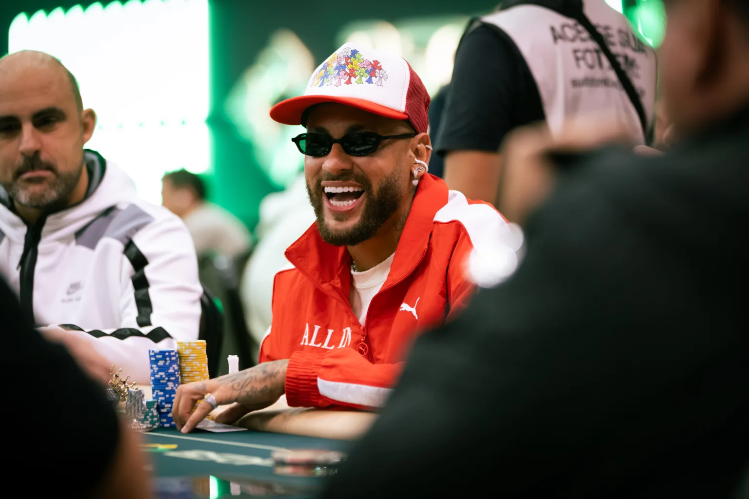 Neymar participa do BSOP Invitational e se diverte puxando fichas valiosas