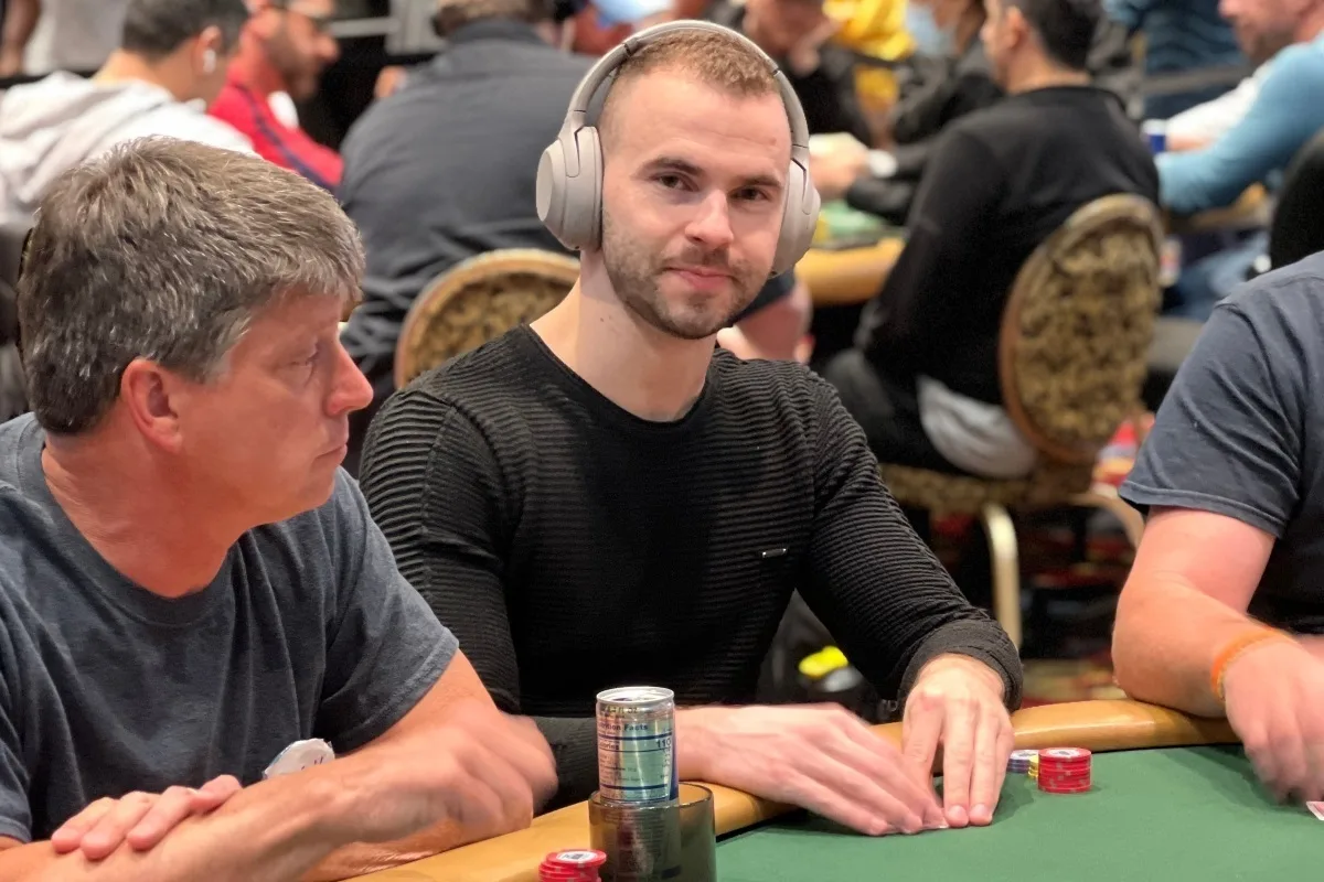 Renan Bruschi avança ao Dia 2 do 25K High Roller HORSE da WSOP
