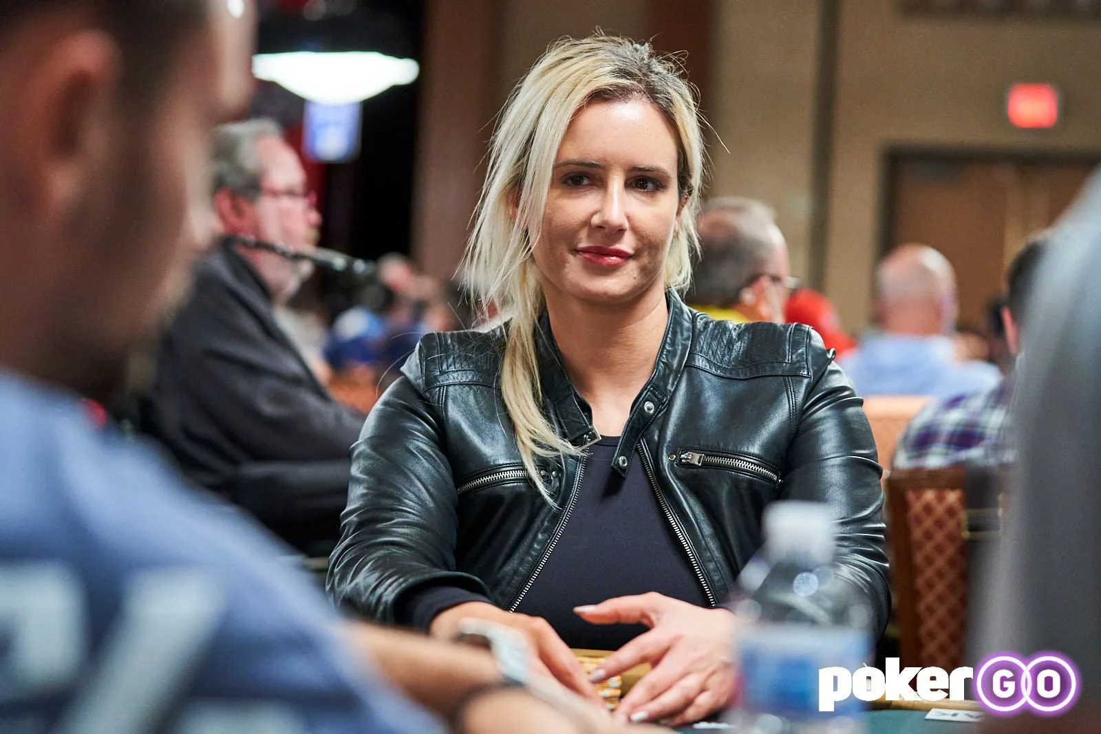 Vanessa Kade acerta sequência no river para puxar pote no Main Event da WSOP