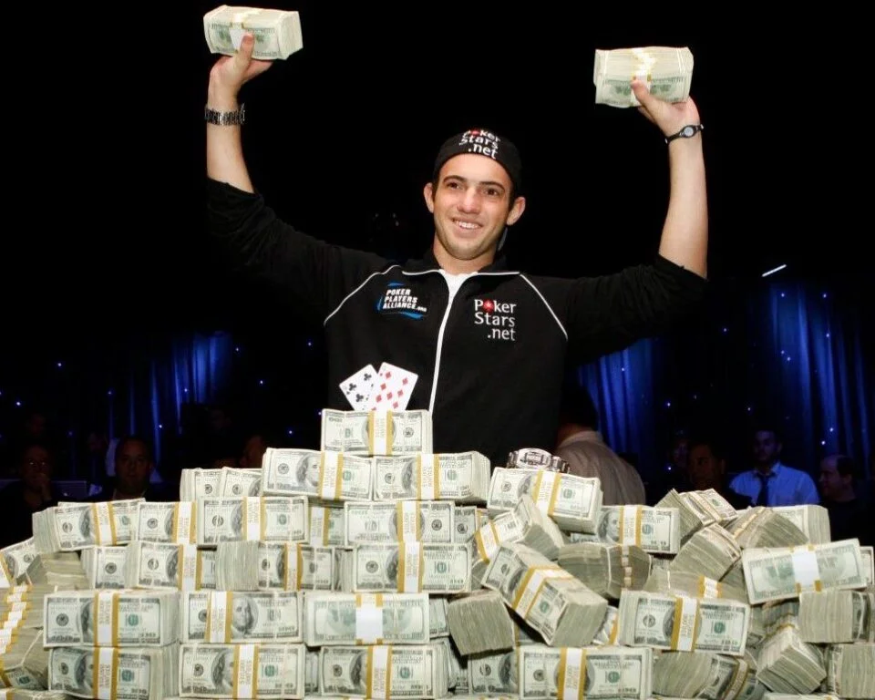 Joe Cada foi o único campeão de Main Event da WSOP mais jovem que Jumalon; relembre