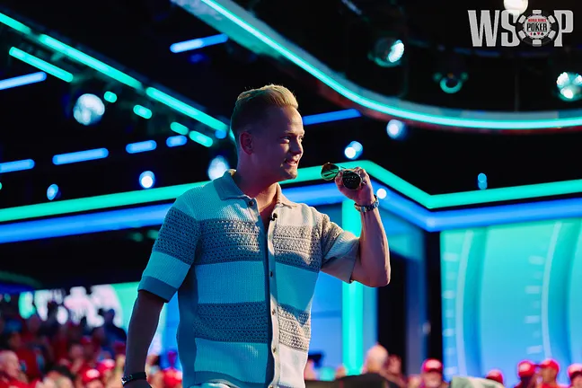 Lauri Saaskilahti faz leitura certeira para dobrar na mesa final do Main Event da WSOP